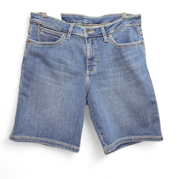 Wrangler Pants - NWT Aura by Wrangler Instantly Slimming Denim Shorts Size 8 Ave Mom Friendly